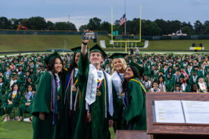 Read more about the article Longview High School celebrates 541 graduates in packed Lobo Stadium ceremony