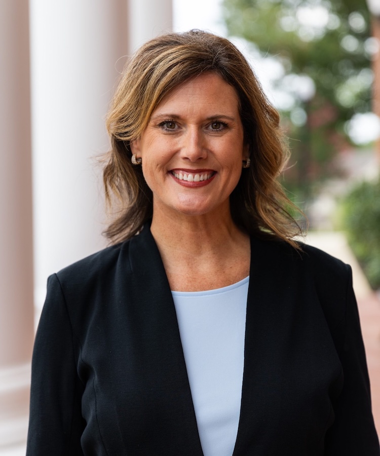 Dr Amber Daub